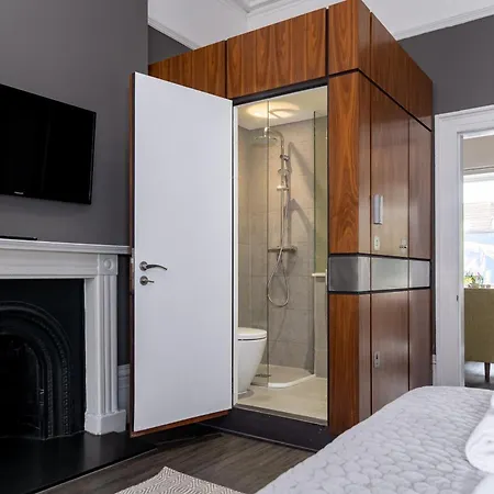 Charlotte Rise - Urban * Bristol