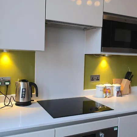 Charlotte Rise - Urban Apartment Bristol