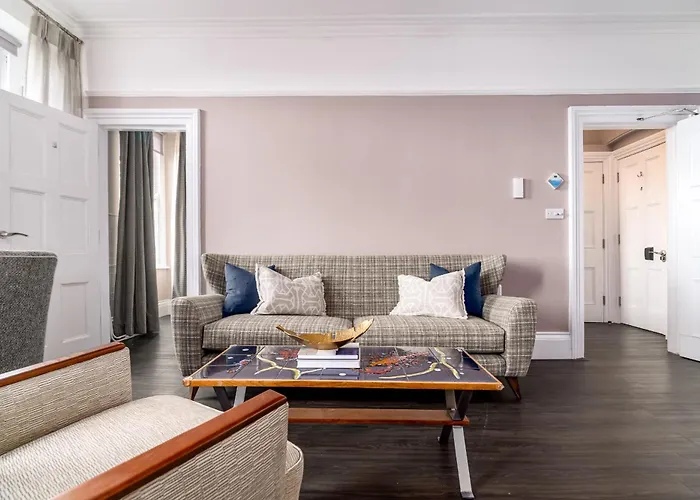 Charlotte Rise - Urban Apartment Bristol