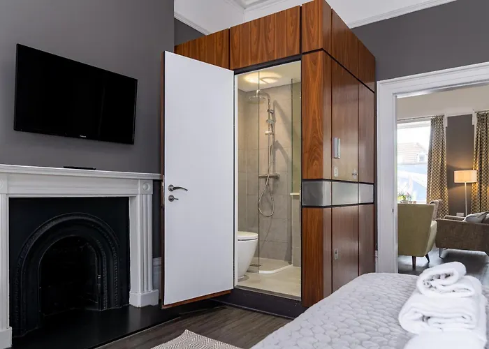 Charlotte Rise - Urban * Bristol