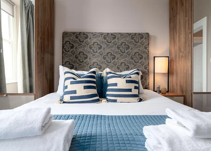 Charlotte Rise - Urban بريستول