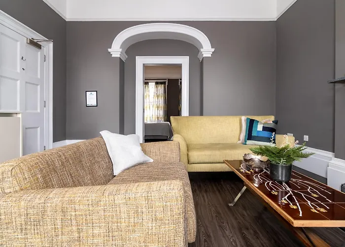 Charlotte Rise - Urban بريستول