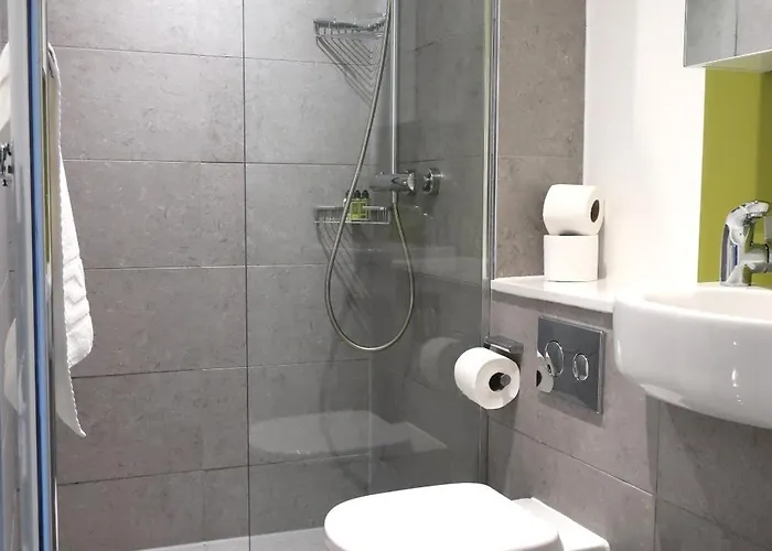 Charlotte Rise - Urban بريستول